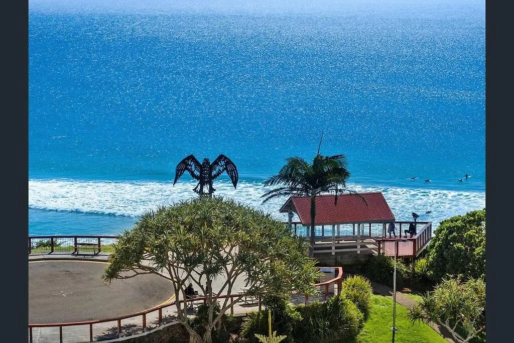 Apartment Location, Location! Walk To Anywhere! Gold Coast