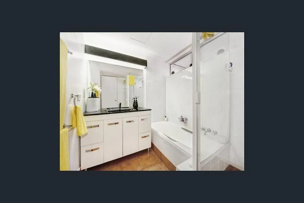 Apartment Location, Location! Walk To Anywhere! Gold Coast
